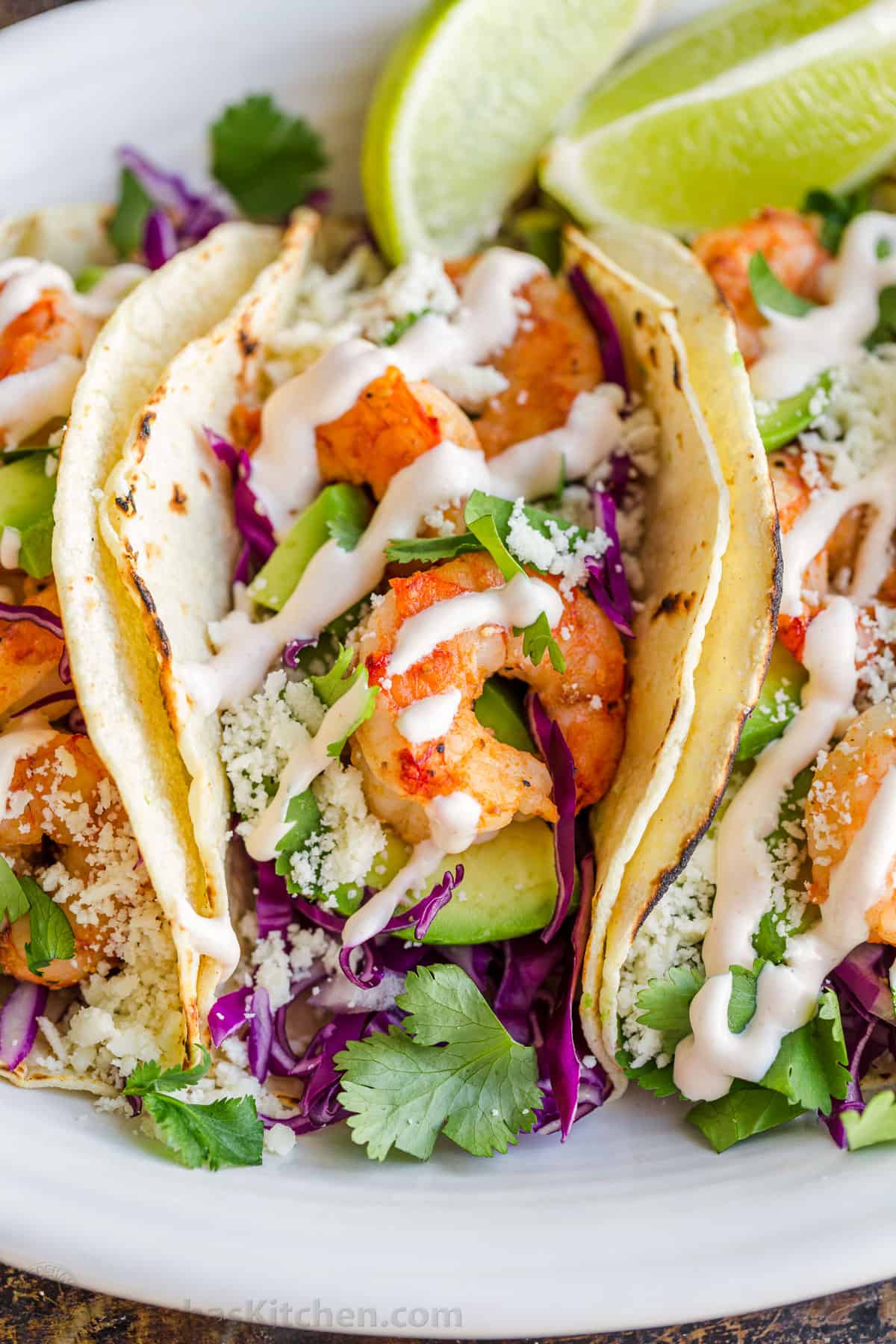 Crafting Flavorful Shrimp Tacos: Zesty Spice & Game-Changing Crema